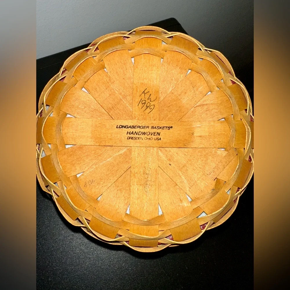Longaberger Basket with Multicolor Liner - Picture 2 of 4